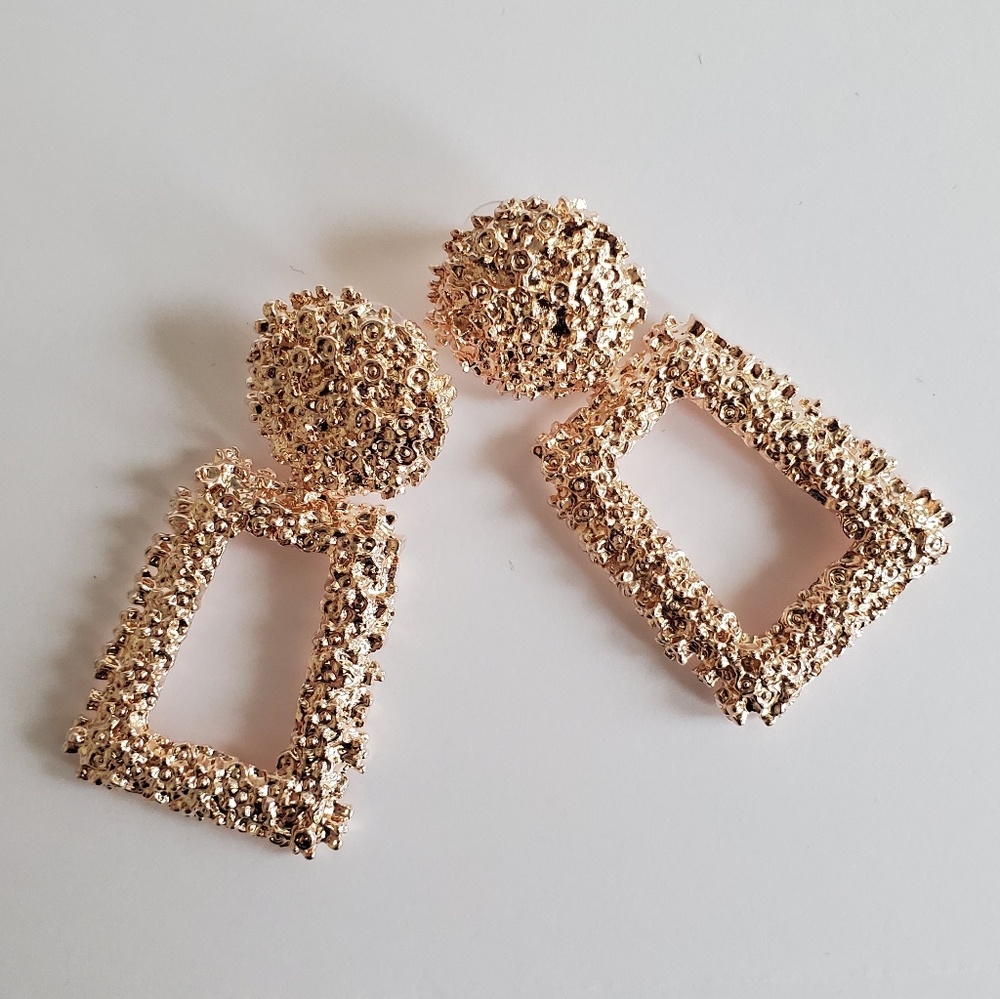 VIVA | Glamorous Champagne Dangle Earrings - Picture 2 of 3